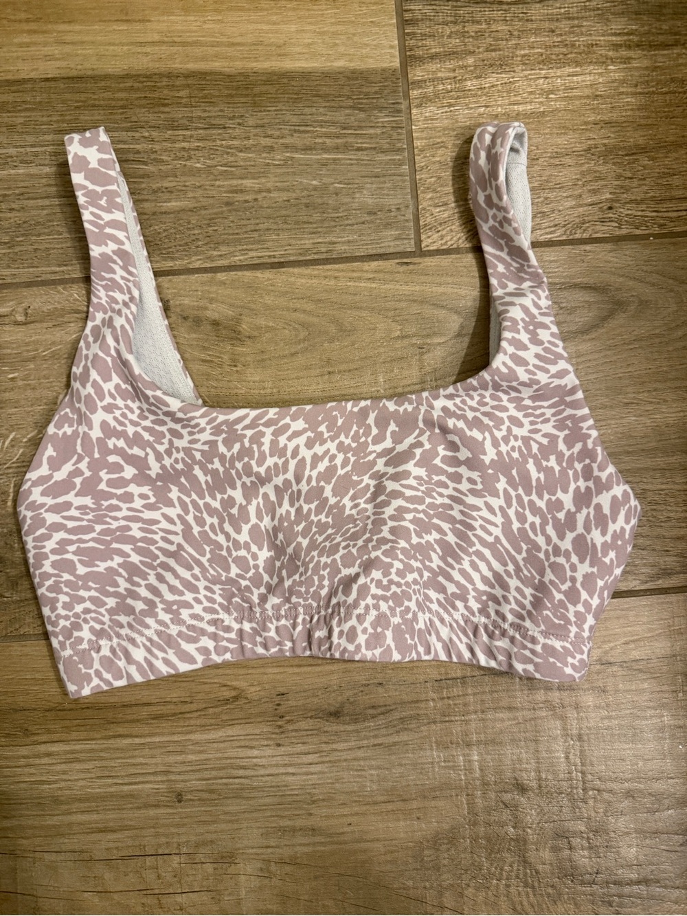 Vuori Animal-Print Sports Bra size Small (Subtle Mauve)